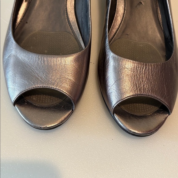 Alfani  Step n flex women’s shoes
Pep-toe  2”wedge heel metallic, pewter padded - Picture 3 of 13